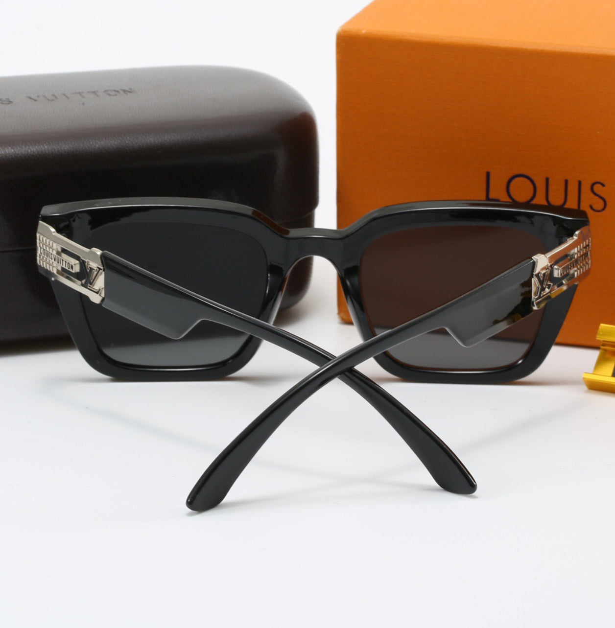 L black and silver sunglasses(unisex)
