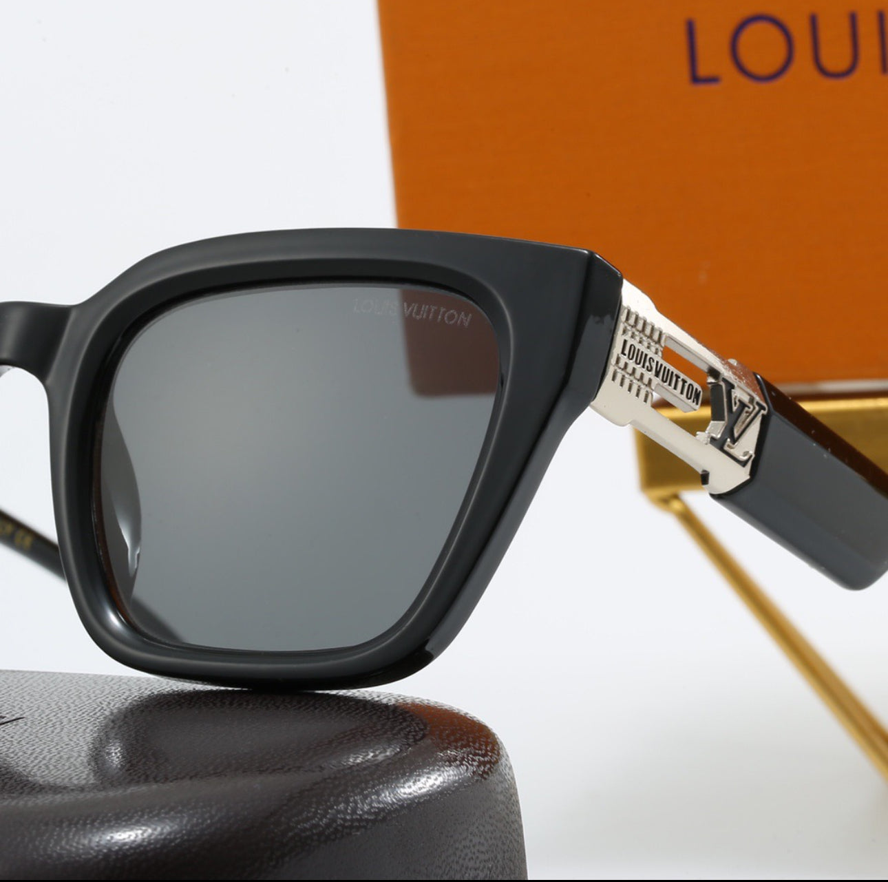 L black and silver sunglasses(unisex)