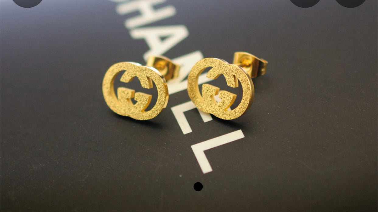 GG gold earring