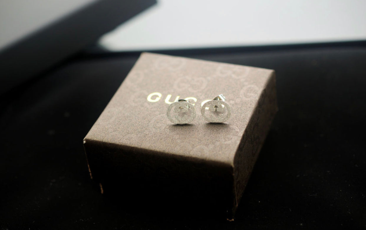 GG silver earring