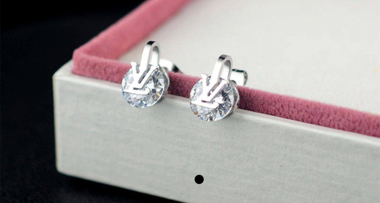 L silver earrings