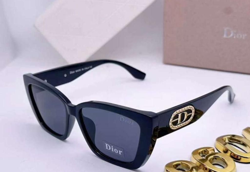 DD black sunglasses