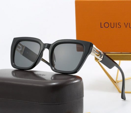 L black and silver sunglasses(unisex)