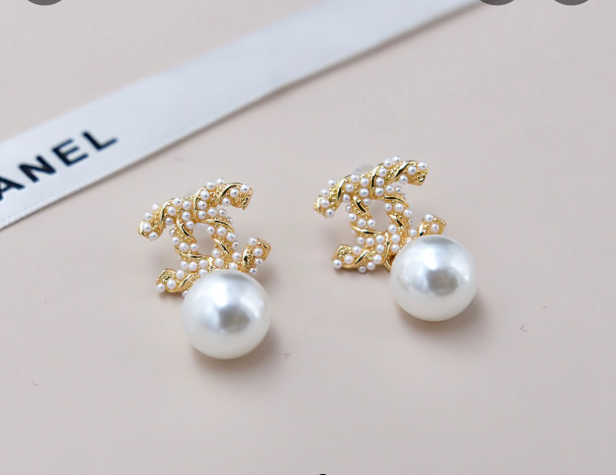 CC PEARL EARRINGS